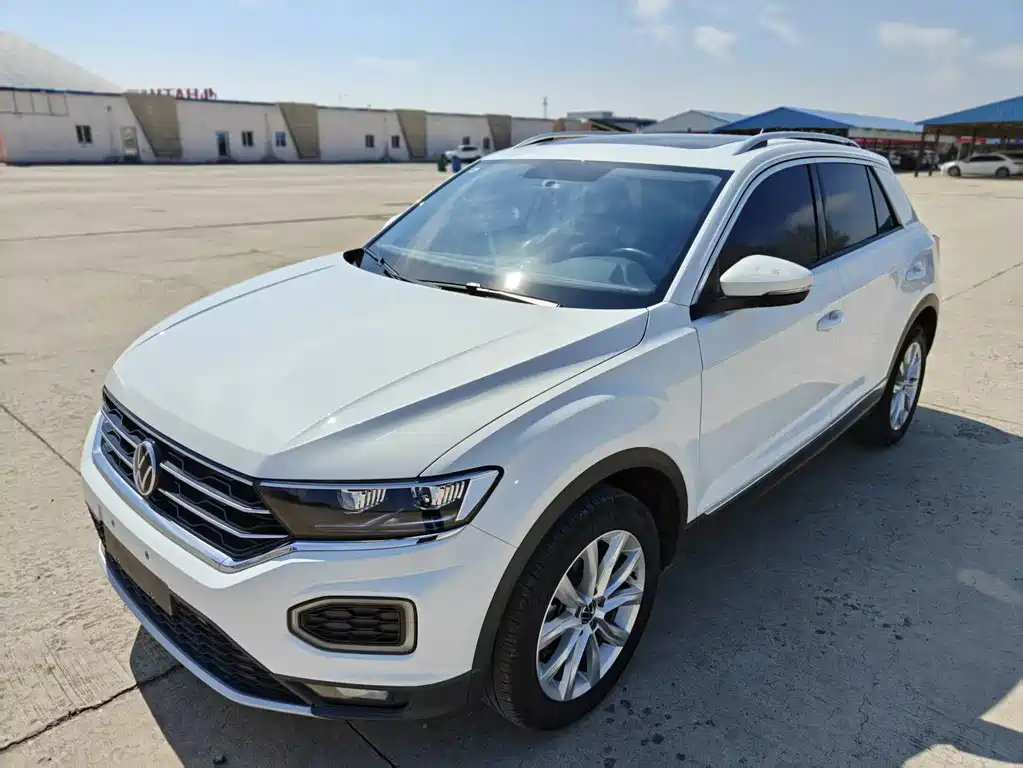 Volkswagen T-Roc 2023 — фото 1