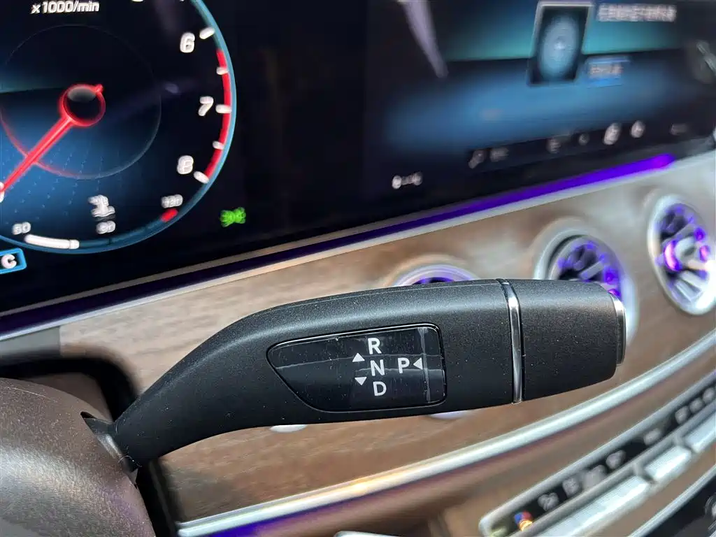Mercedes-Benz E-Class 2023 — фото 24