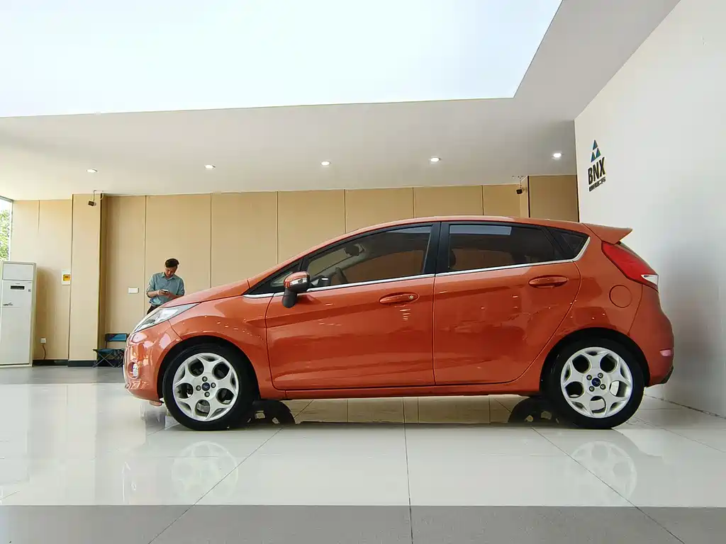 Ford Fiesta 2012 — фото 4