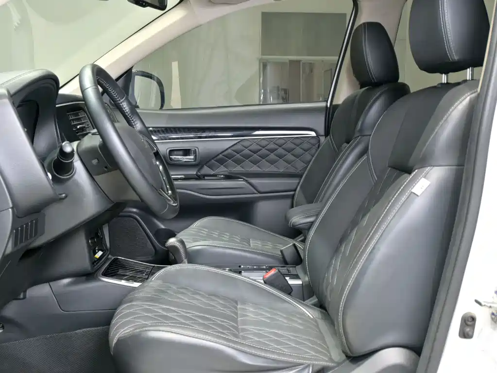 Mitsubishi Outlander 2021 — фото 10