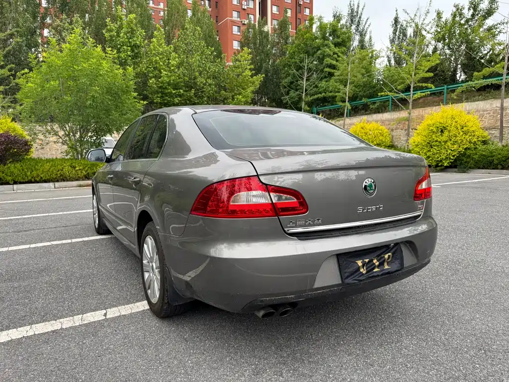 Skoda Superb 2012 — фото 19