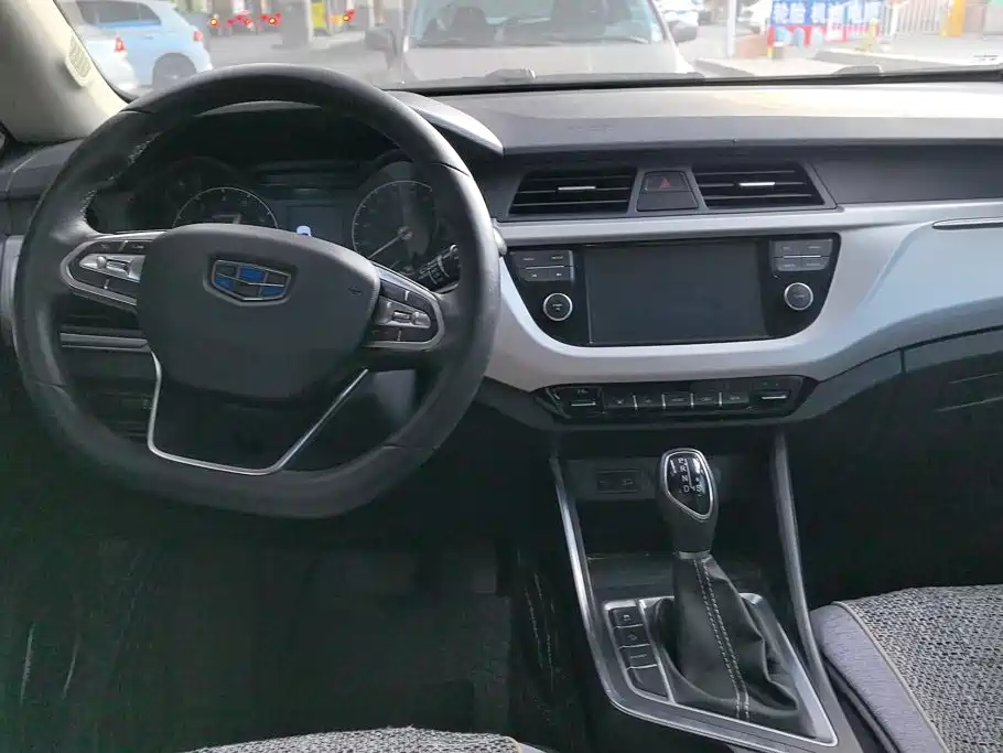 Geely Vision X3 2020 — фото 12
