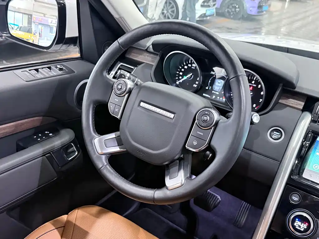 Land Rover Discovery 2017 — фото 19