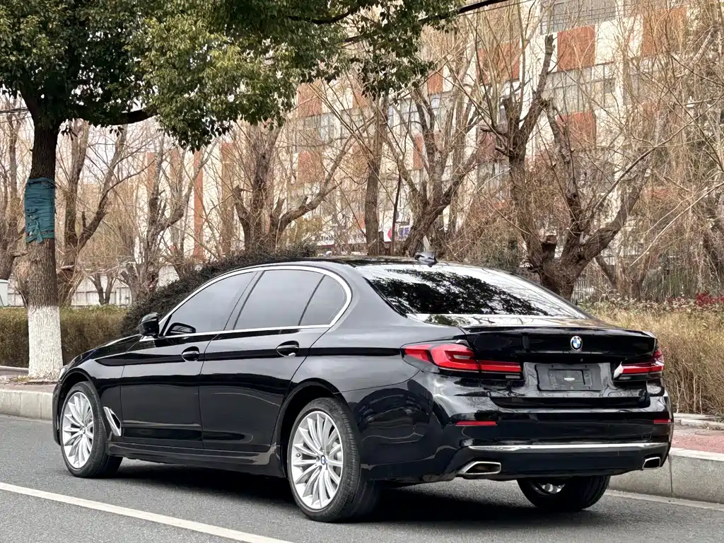 BMW 5 Series 2021 — фото 16