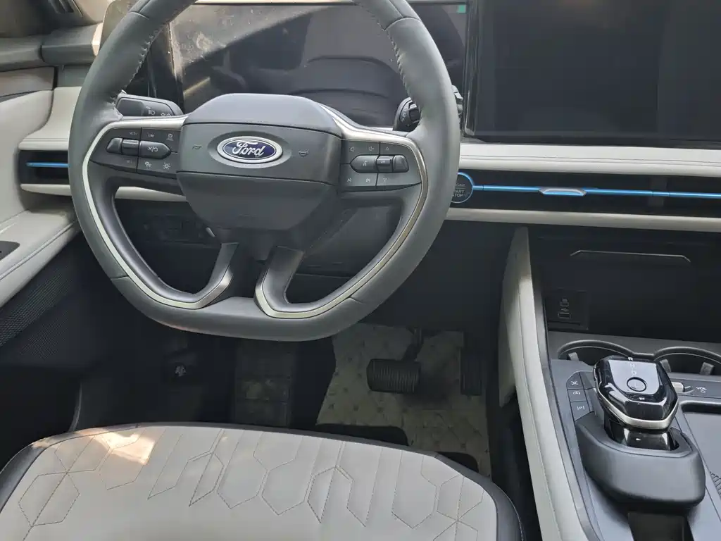 Ford Edge 2023 — фото 16