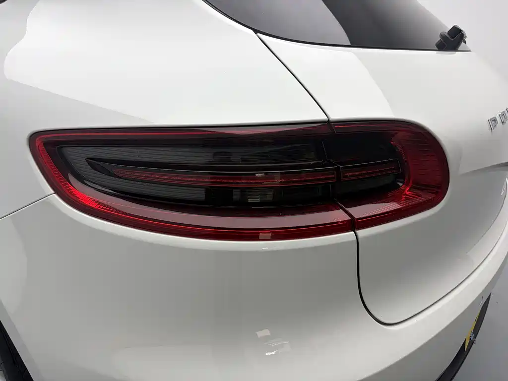Porsche Macan 2017 — фото 11
