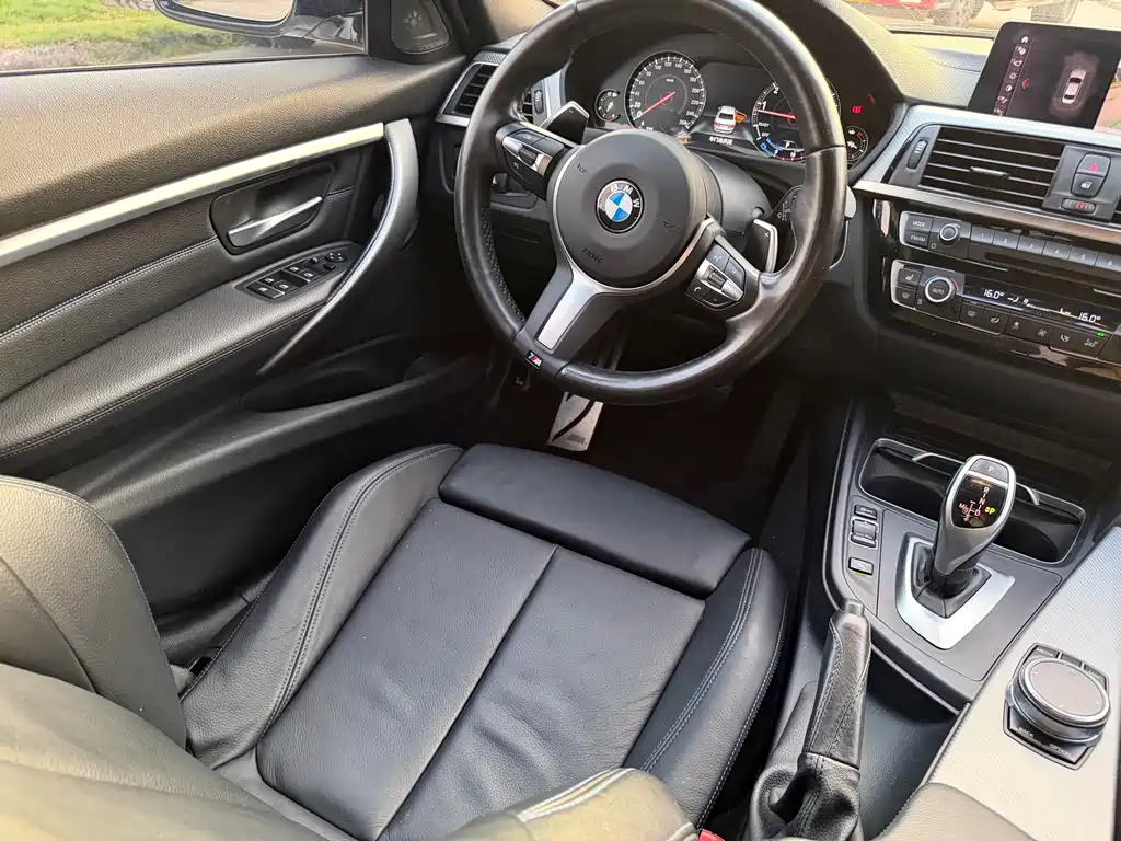 BMW 3 Series 2019 — фото 18