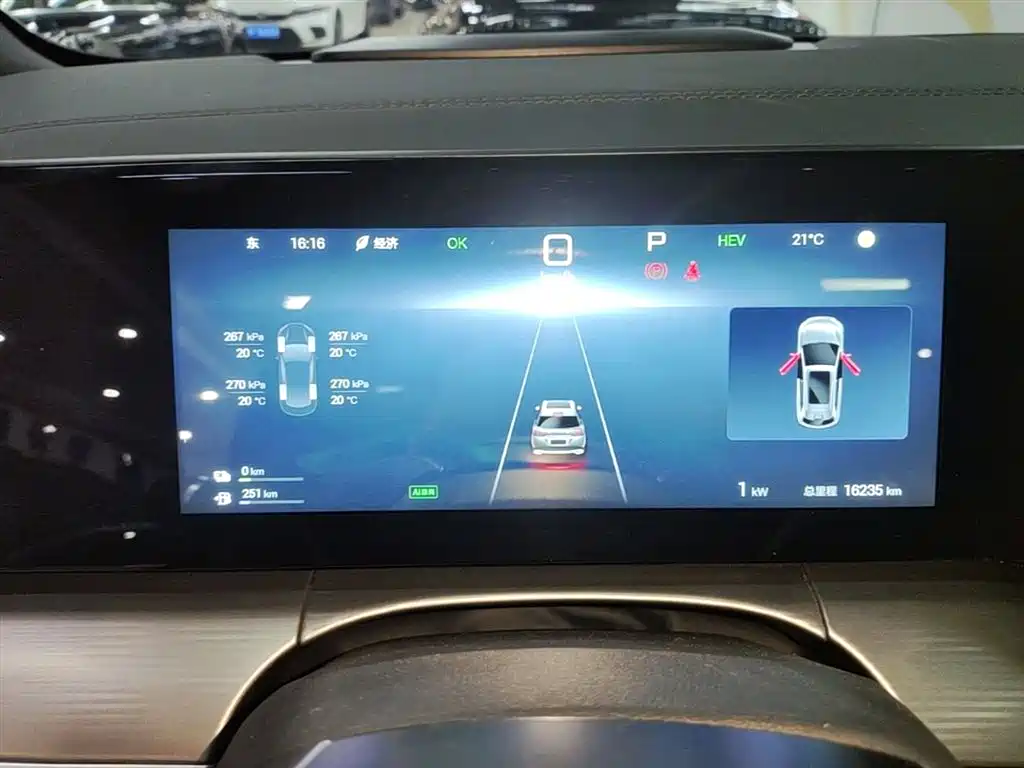 BYD L DM-i 2025 — фото 12