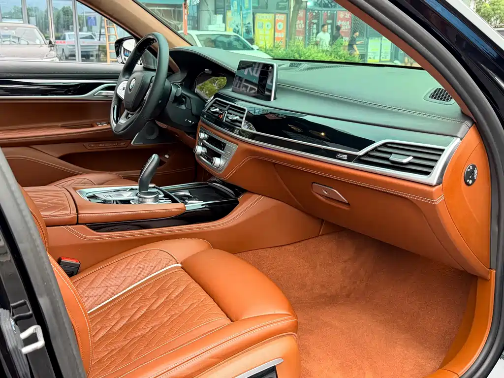 BMW 7 Series 2021 — фото 13