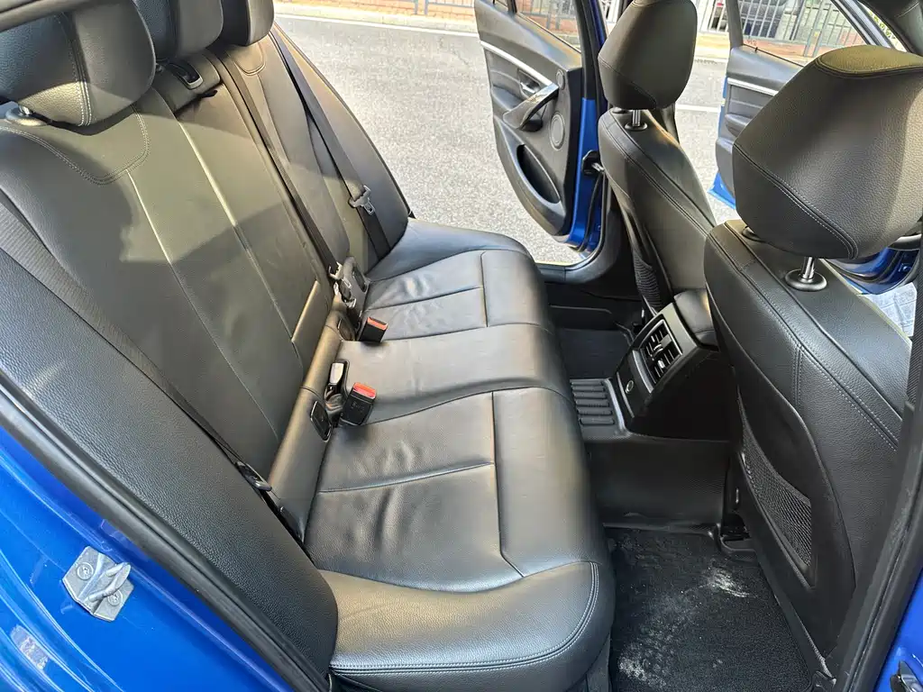 BMW 3 Series 2018 — фото 13