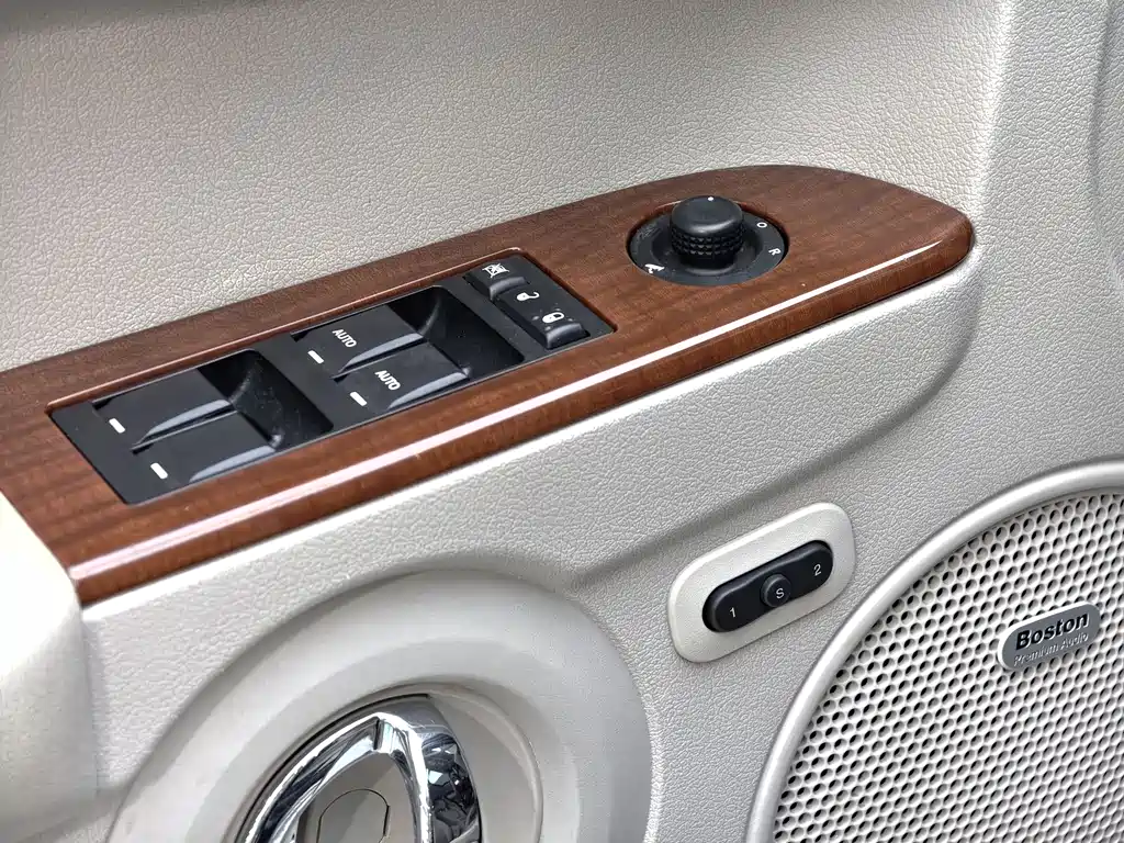 Jeep Commander Classic 2007 — фото 15