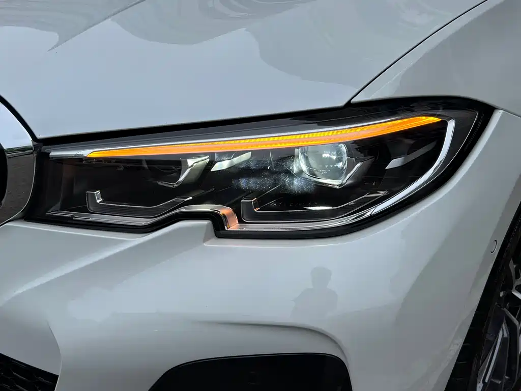 BMW 3 Series 2021 — фото 16