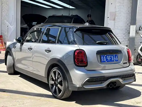 MINI MINI 2023