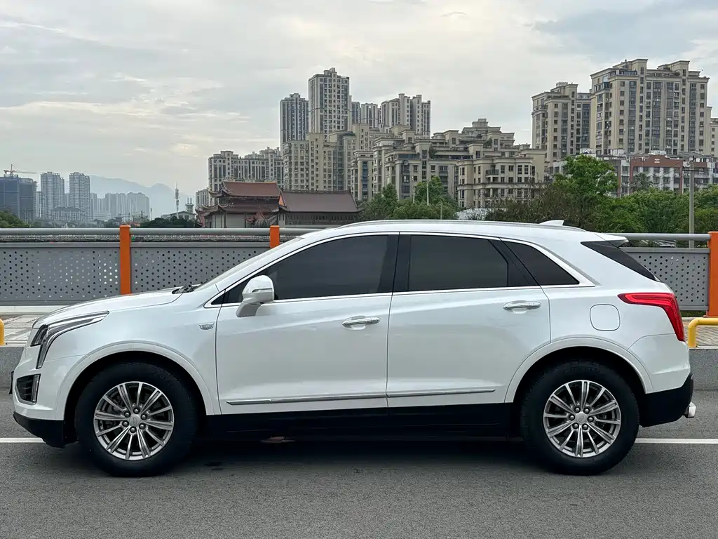 Cadillac XT5 2018 — фото 18