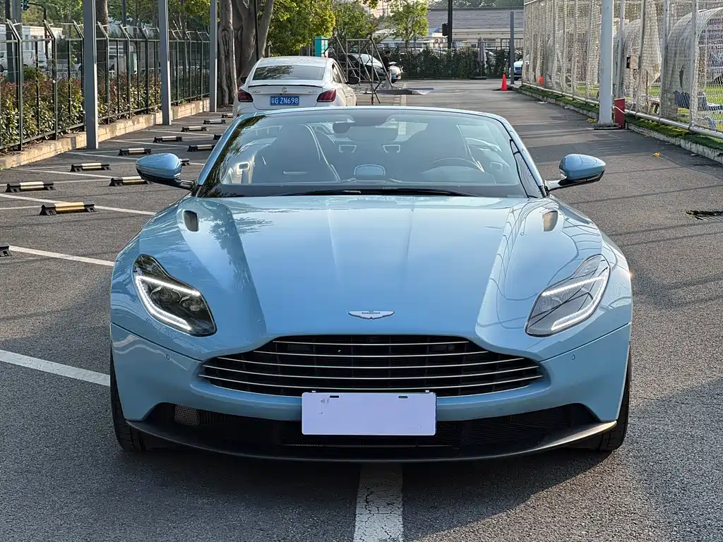 Aston Martin DB11 2020 — фото 2