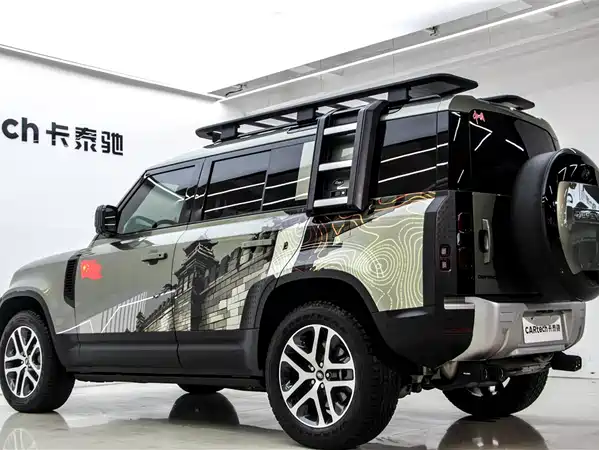 Land Rover Defender 2023