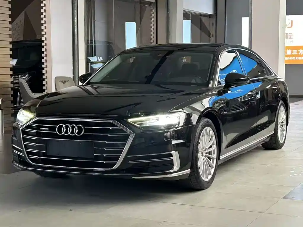 Audi A8 2018 — фото 1
