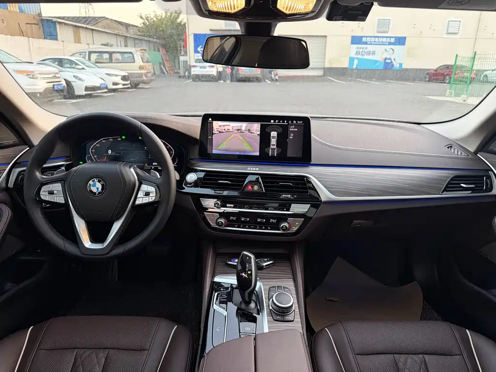 BMW 5 Series 2022 — фото 9