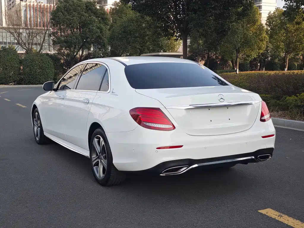 Mercedes-Benz E-Class 2017 — фото 25