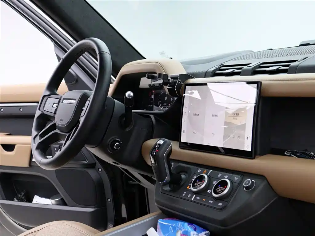Land Rover Defender 2024 — фото 12