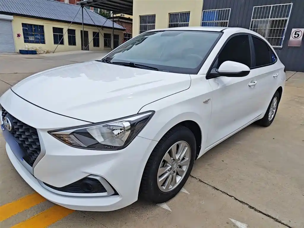 Hyundai Elantra 2020 — фото 1