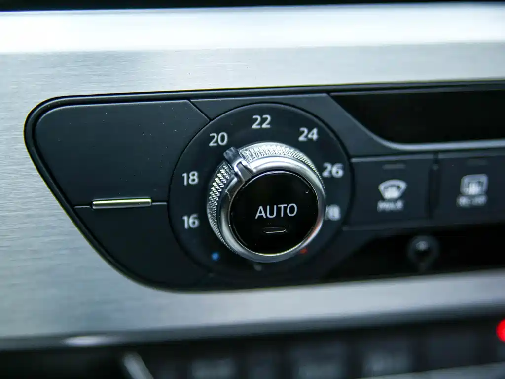 Audi A4L 2021 — фото 17