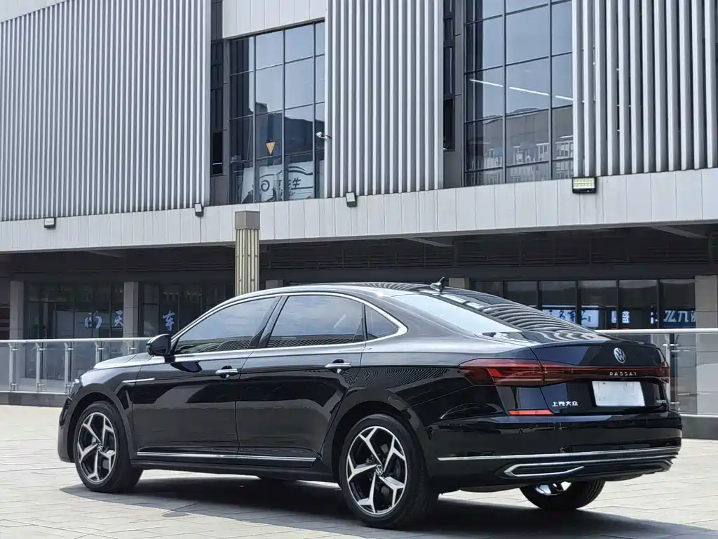 Volkswagen Passat 2024 — фото 13