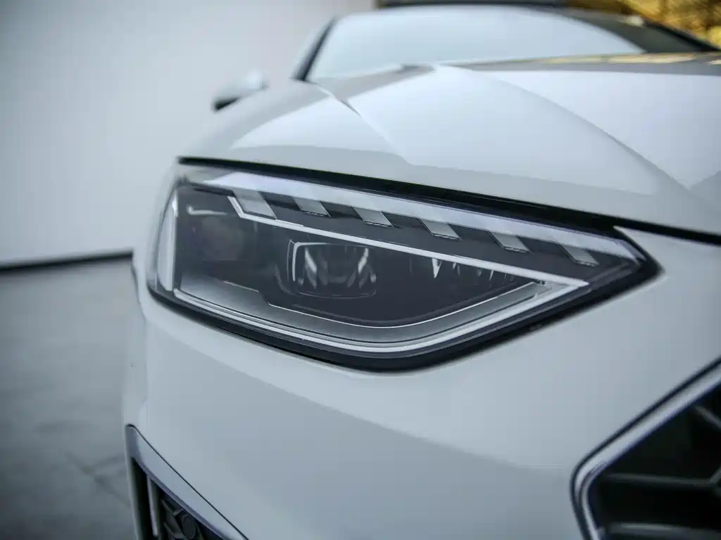 Audi A4L 2021 — фото 27