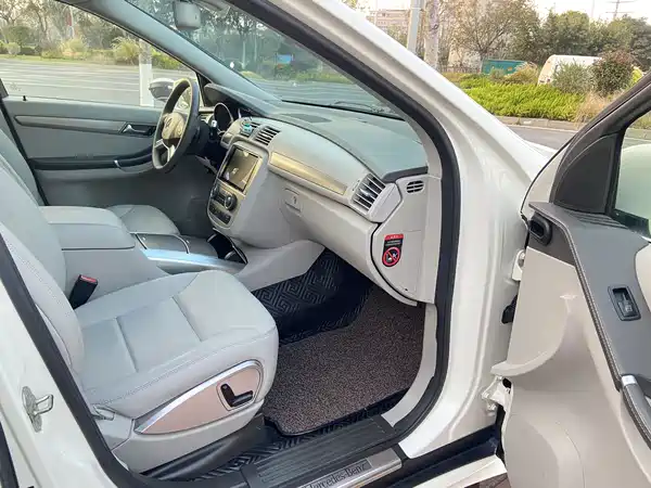Mercedes-Benz R-Class 2011