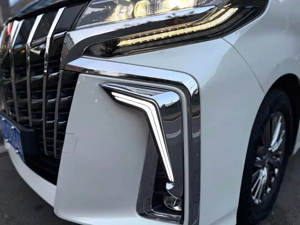 Toyota Alphard 2021 — фото 15