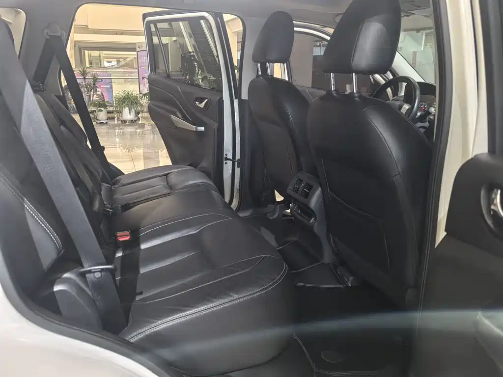 Nissan Terra 2019 — фото 13