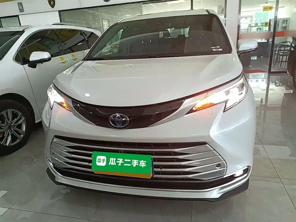 Toyota Sienna 2025 — фото 3