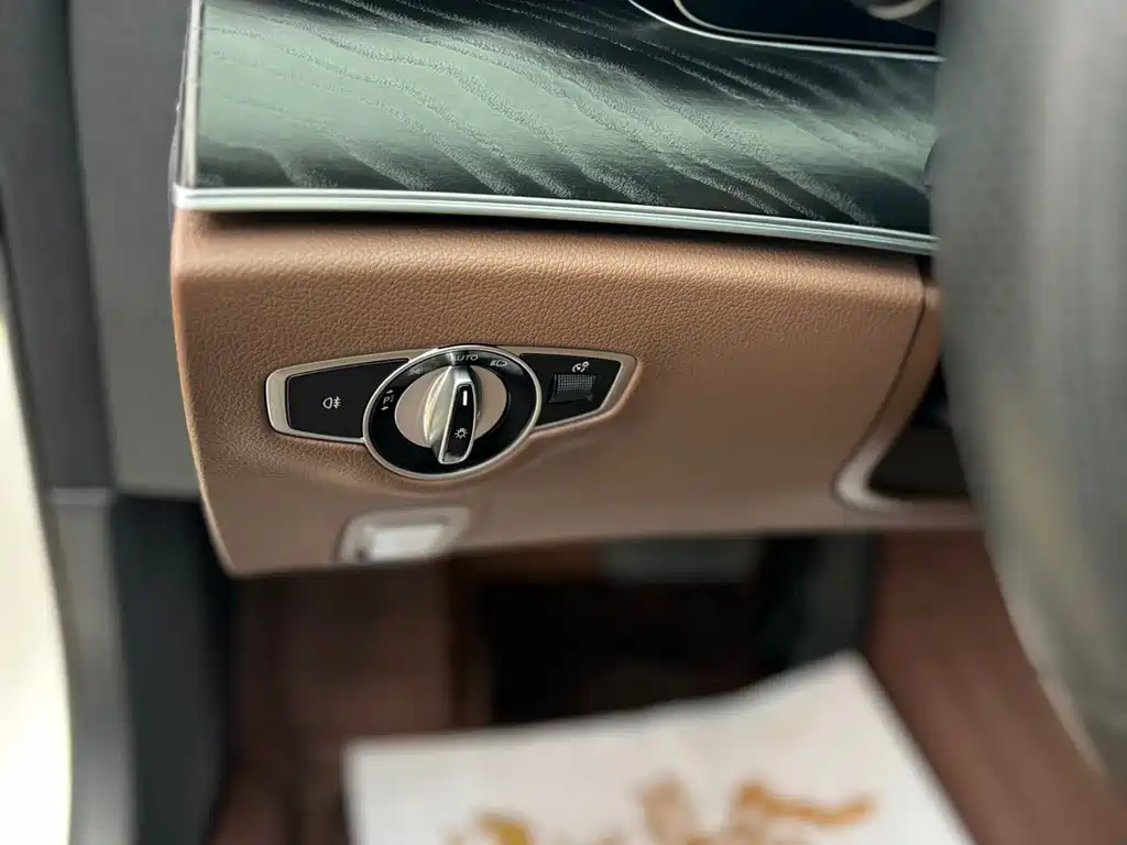 Mercedes-Benz E-Class 2019 — фото 12