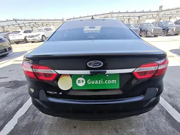 Ford Taurus 2019