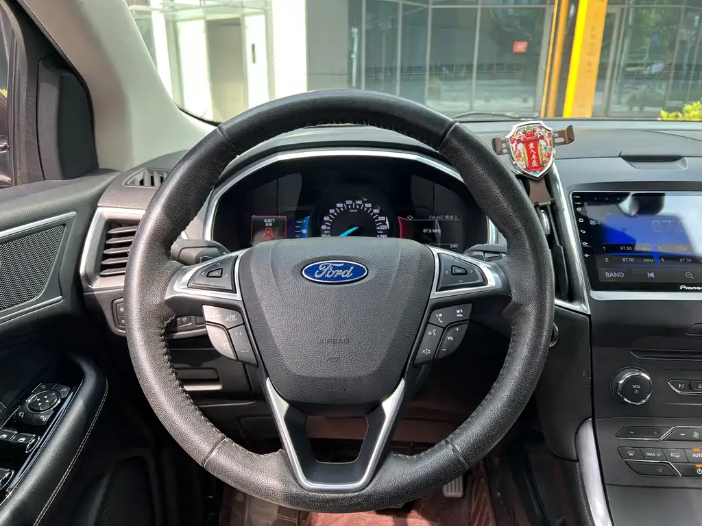 Ford Edge 2018 — фото 15