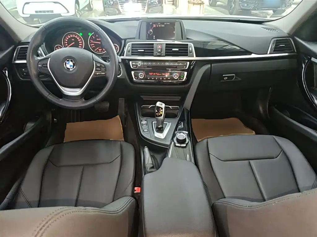 BMW 3 Series 2017 — фото 10
