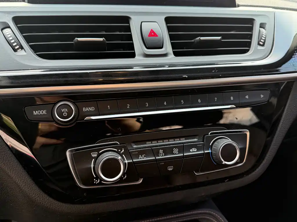 BMW 1 Series 2019 — фото 19