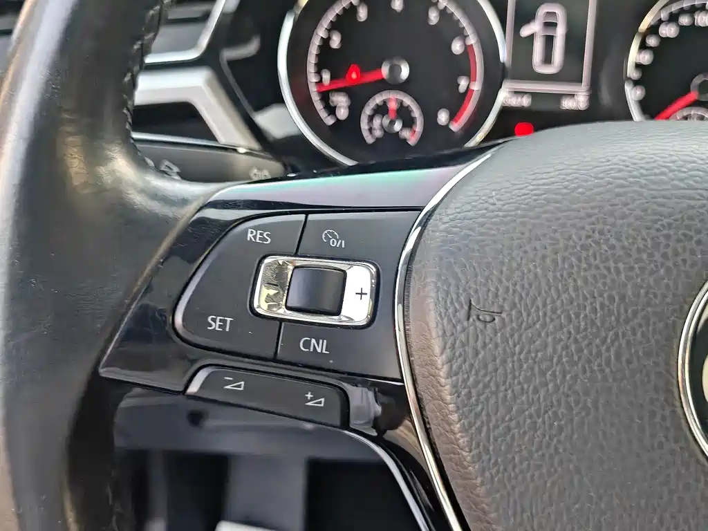 Volkswagen Touran 2017 — фото 29