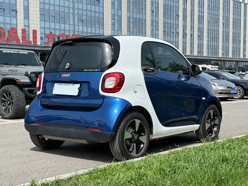 smart Fortwo 2018 — фото 12