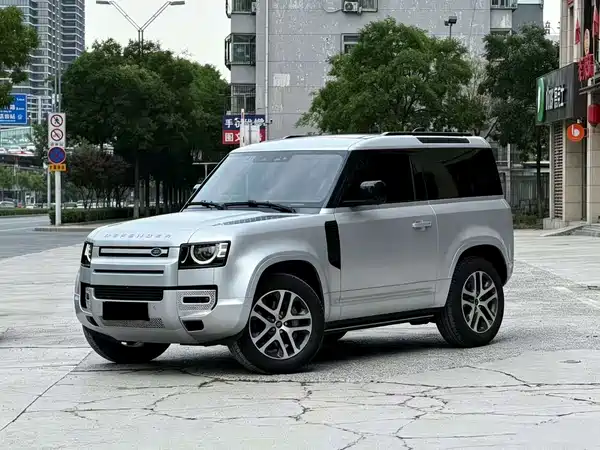 Land Rover Defender 2023