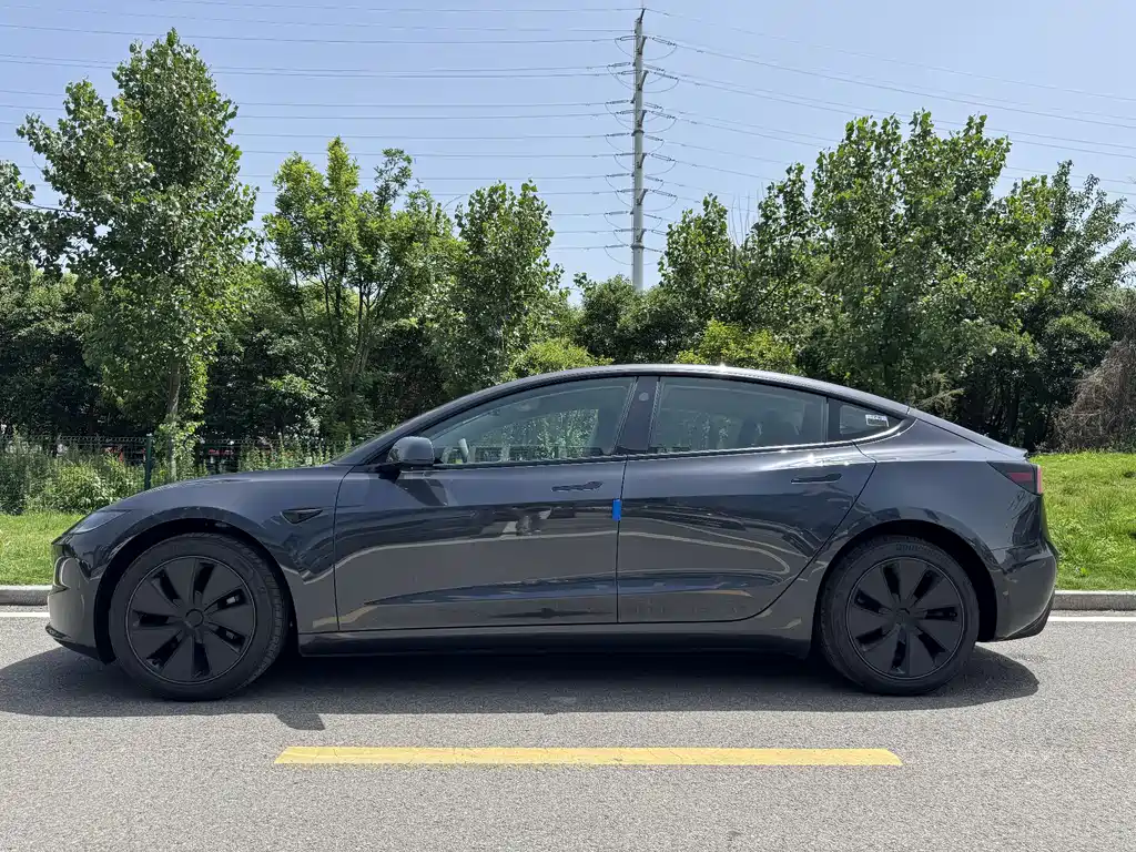 Tesla Model 3 2026 — фото 15