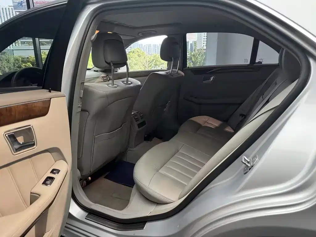 Mercedes-Benz E-Class 2010