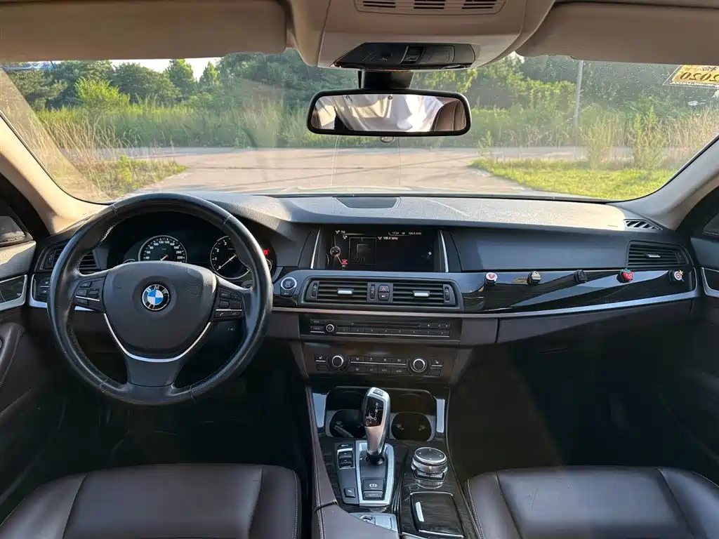 BMW 5 Series 2016 — фото 10