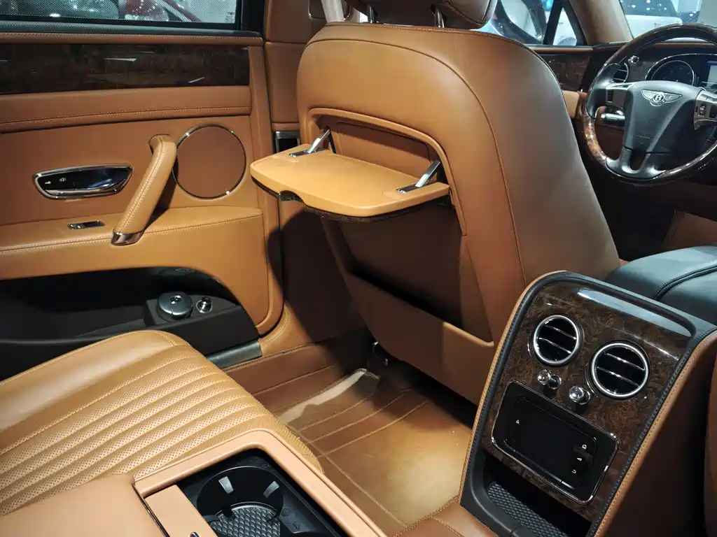 Bentley Flying Spur 2018 — фото 10