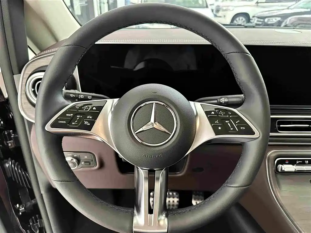 Mercedes-Benz V-Class 2025 — фото 14