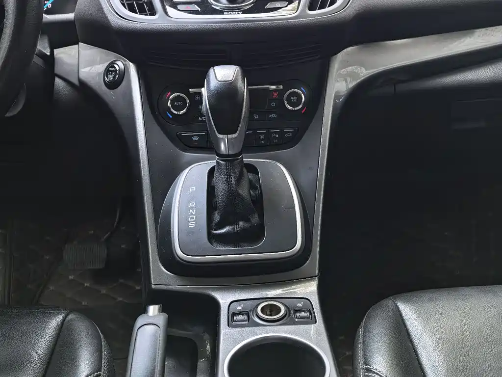 Ford Kuga 2016 — фото 13