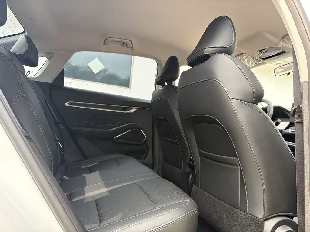 Geely Emgrand 2023 — фото 12