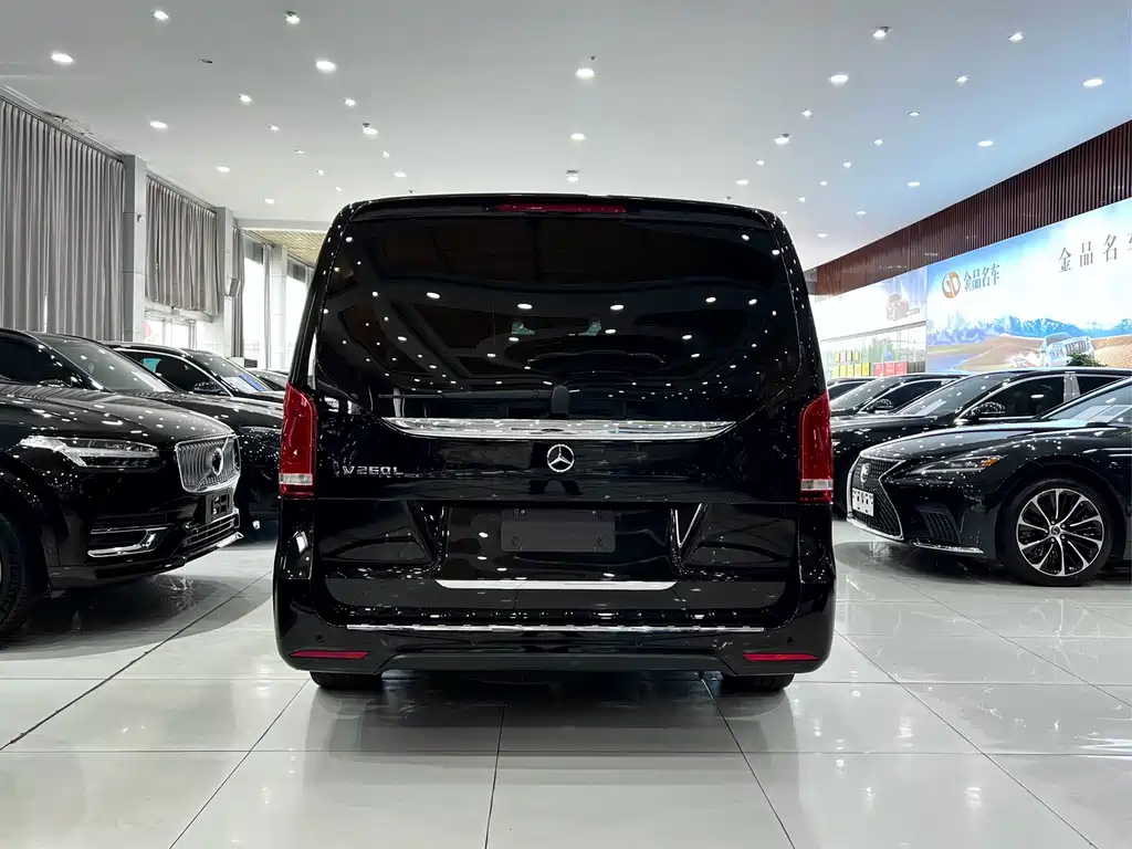 Mercedes-Benz V-Class 2024