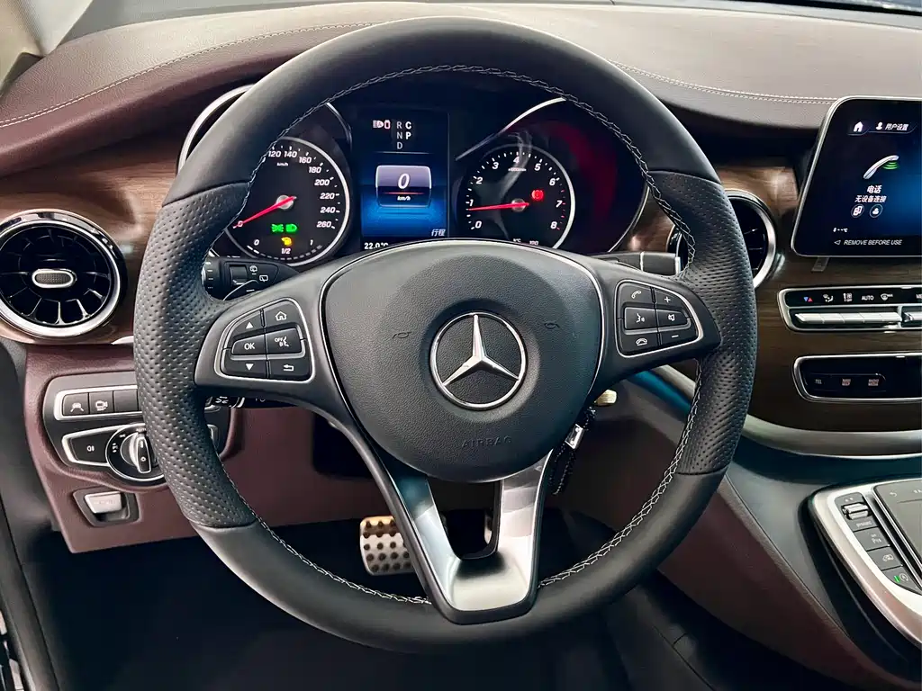 Mercedes-Benz V-Class 2024 — фото 15
