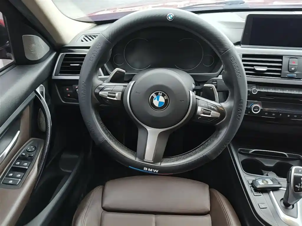 BMW 3 Series 2019 — фото 11
